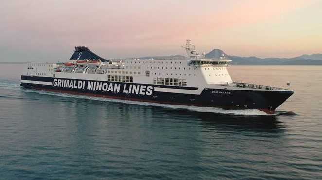 La-nave-Zeus-palace-di-Grimaldi