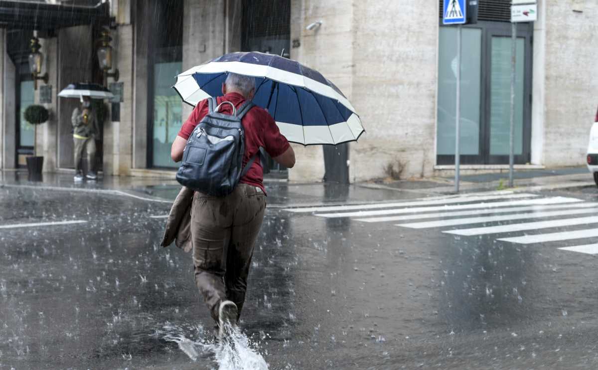 sotto-la-pioggia-uomo