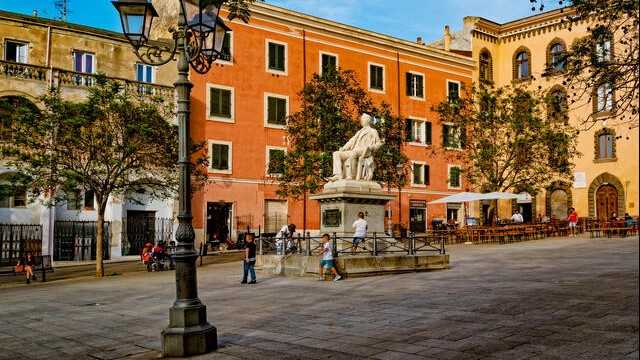 Piazza-pedonalizzata-a-Sassari-