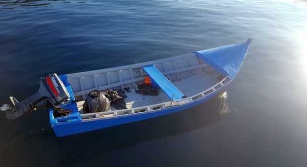Un-barchino-di-migranti