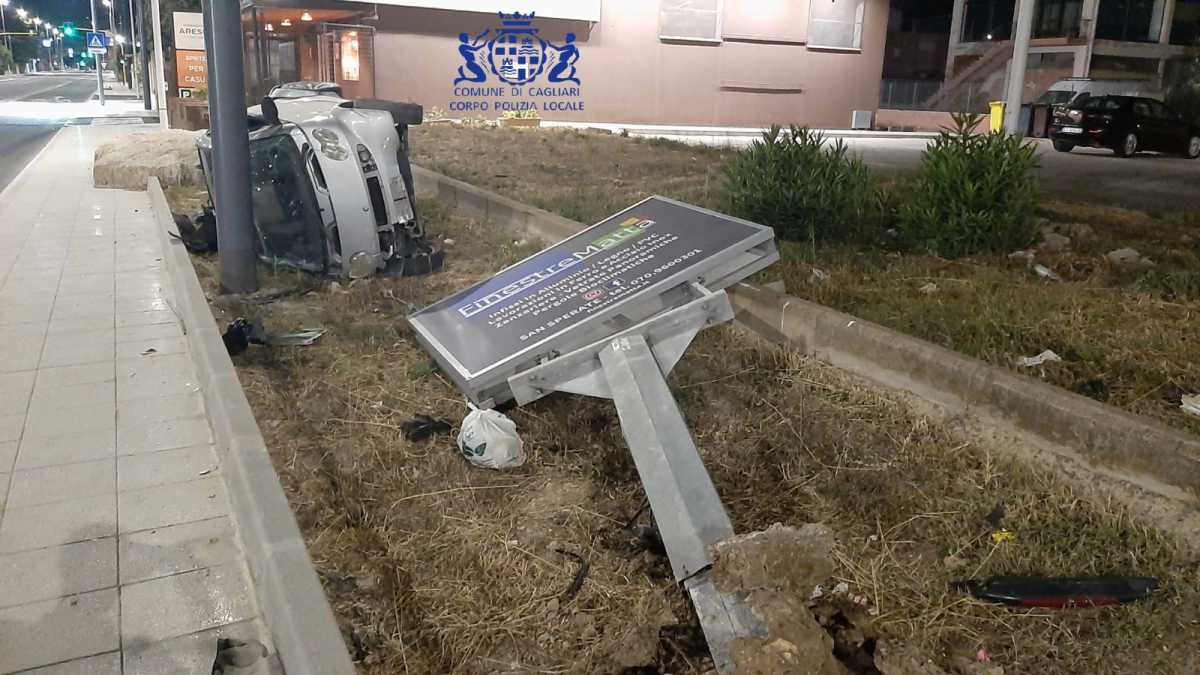 incidente-giovane-contro-cartelloi