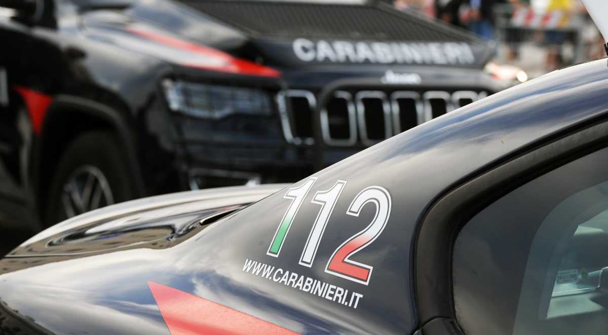 carabinieri-dettaglio-auto