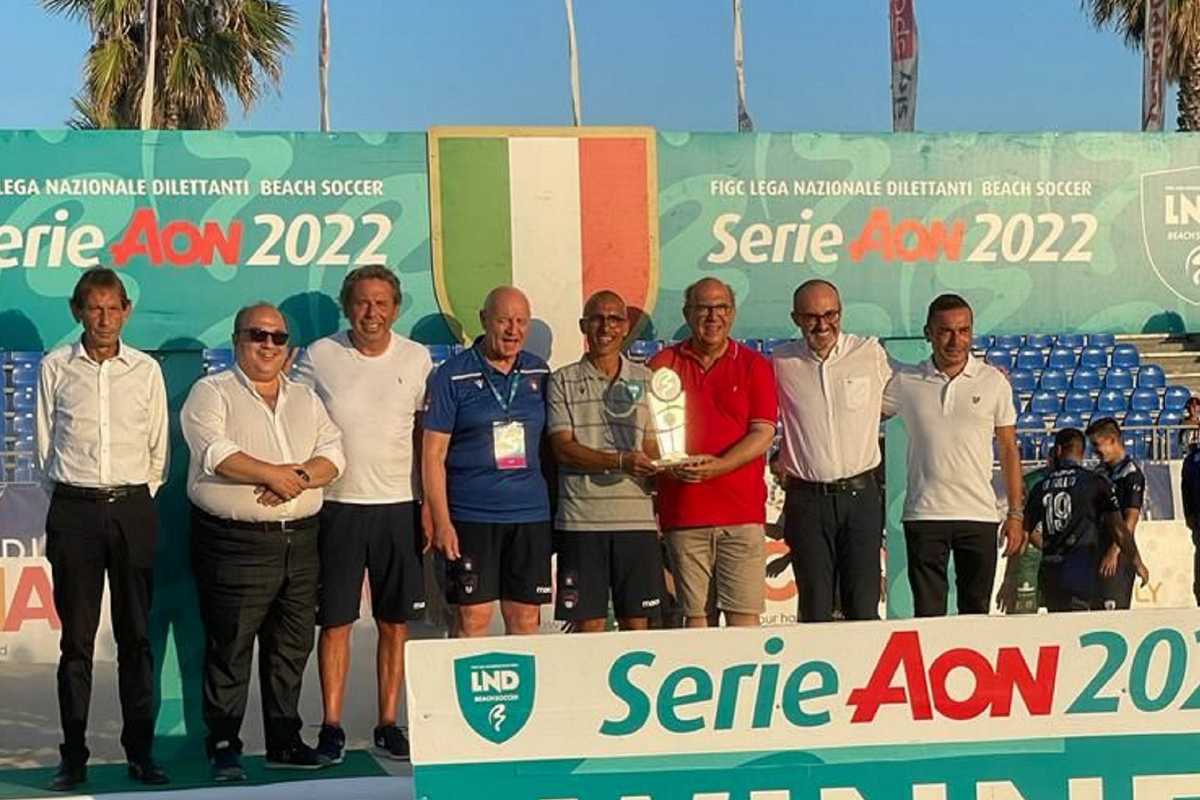 Paolo-Truzzu-e-Andrea-Floris-alla-premiazione-del-Beach-Soccer