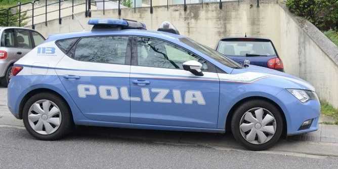 polizia-in-piazza-Tola
