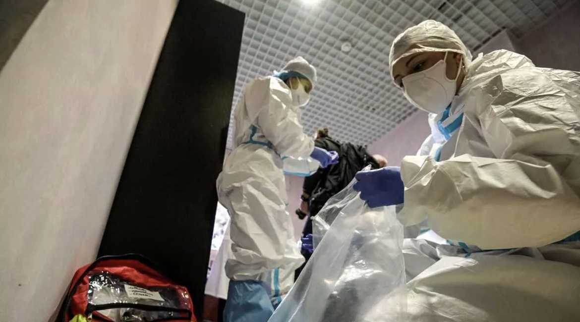 COVID-IMMAGINE-SIMBOLO-MEDICI