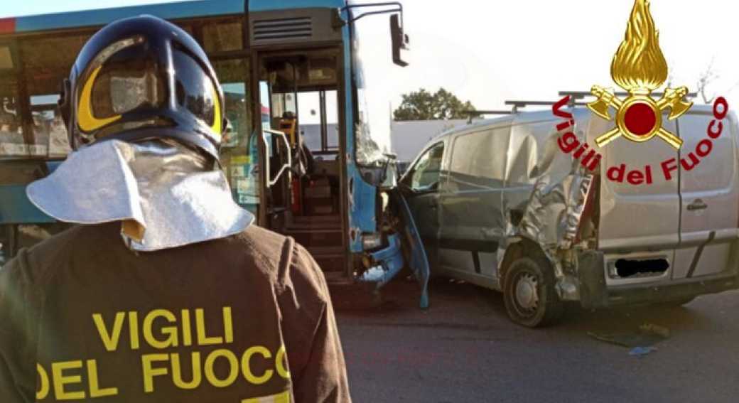 scontro-nuoro-furgone-vigili-del-fuoco