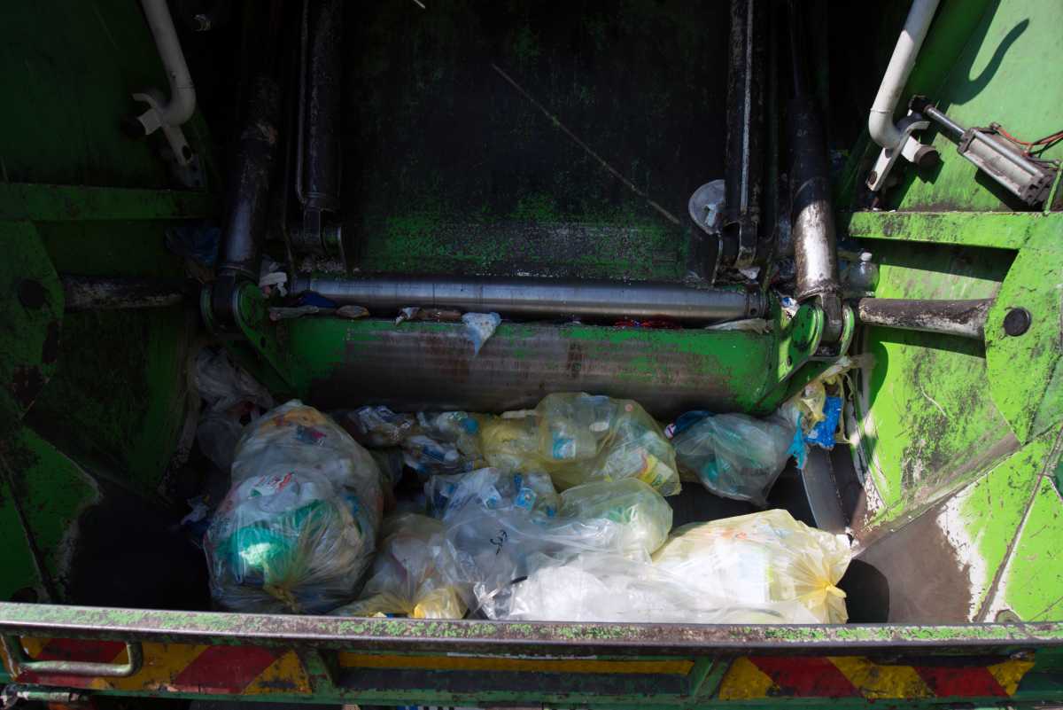 un-camion-dei-rifiuti-foto-simbolo