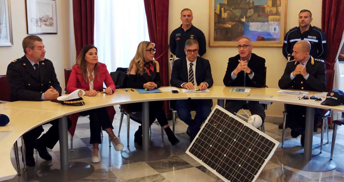 Foto-conferenza-stampa-fototrappole