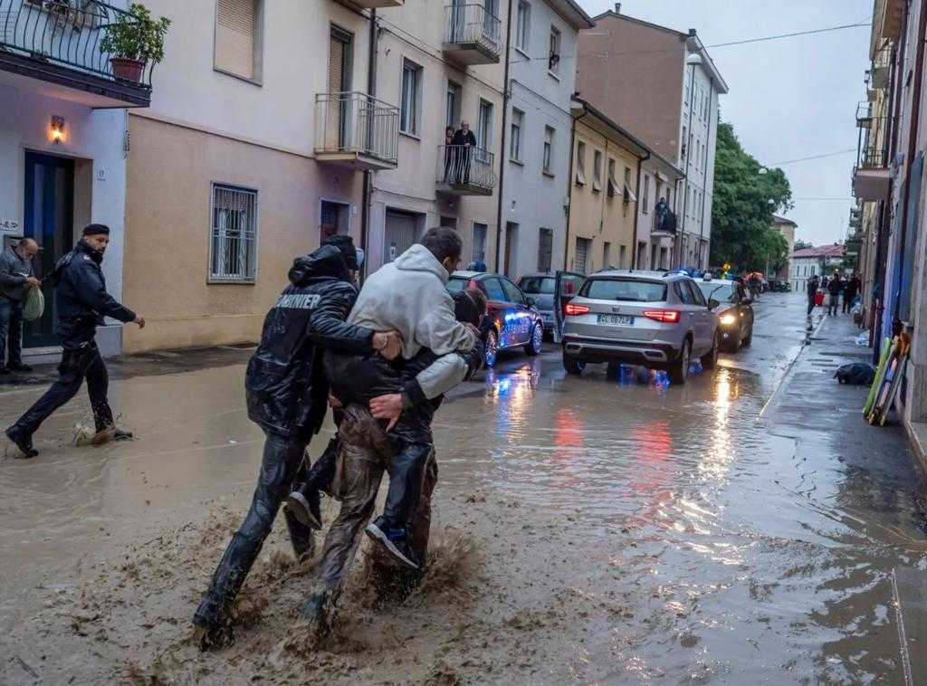 i-soccorritori-al-lavoro