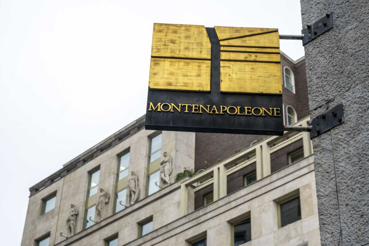 MILANO-NEGOZI-VIA-MONTENAPOLEONE