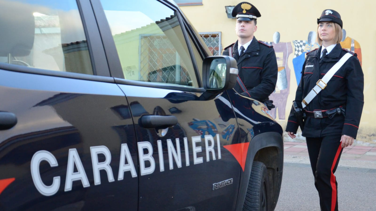 carabinieri-coppia-uomo-donna
