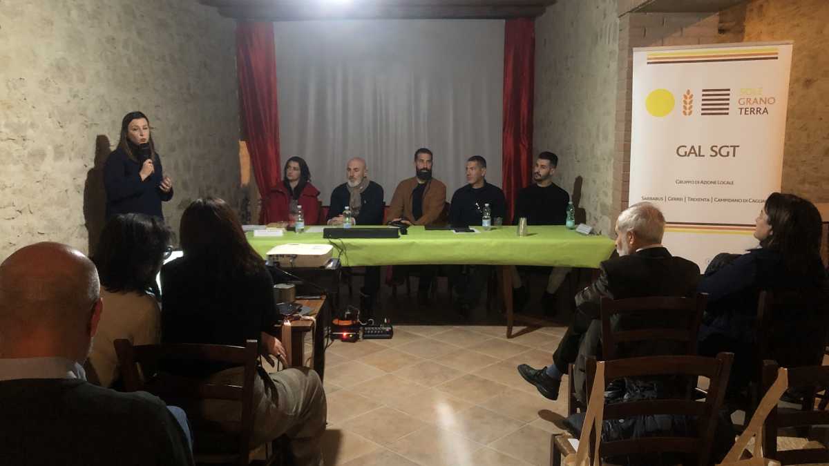 foto-direttrice-GAL-SGT-Silvia-Doneddu-e-5-rappresentanti-delle-10-startup