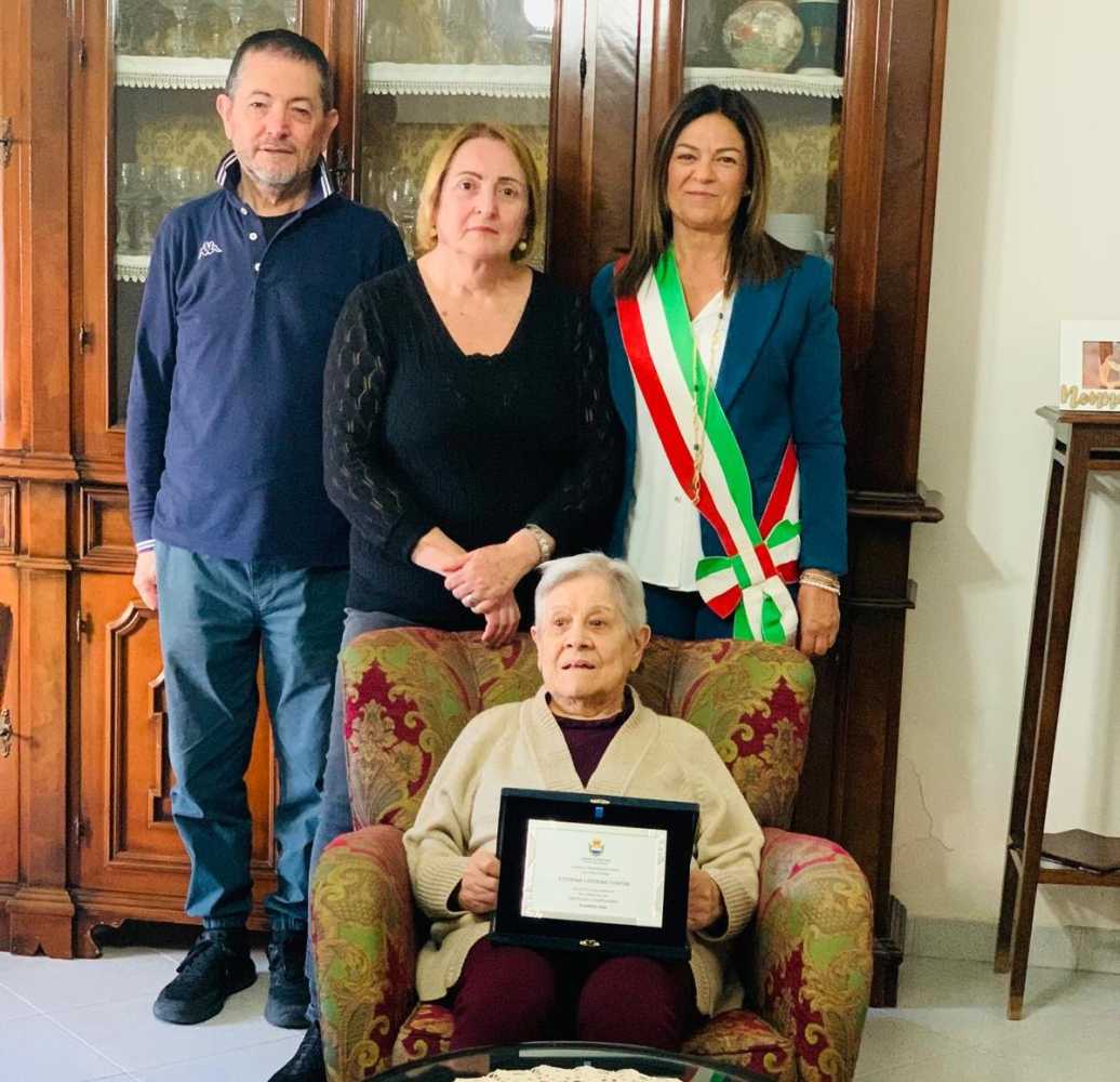 Esterina-Caterina-Contini-festeggia-i-suoi-100-annijpg