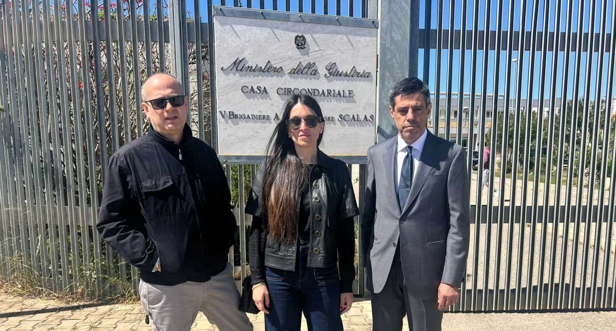 PD-in-visita-al-carcere-di-Uta---Foto-Walter-Piscedda-e-Camilla-Soru-consiglieri-regionali-PD-e-Senatore-Marco-Meloni-PD