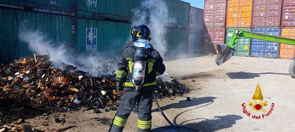 PORTO-CANALE-INCENDIO-CARICO
