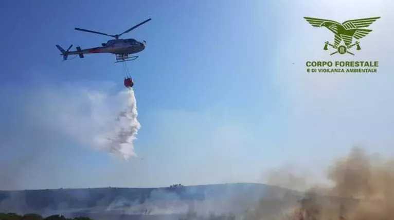 incendio-elicottero-corpo-forestale-sardegna