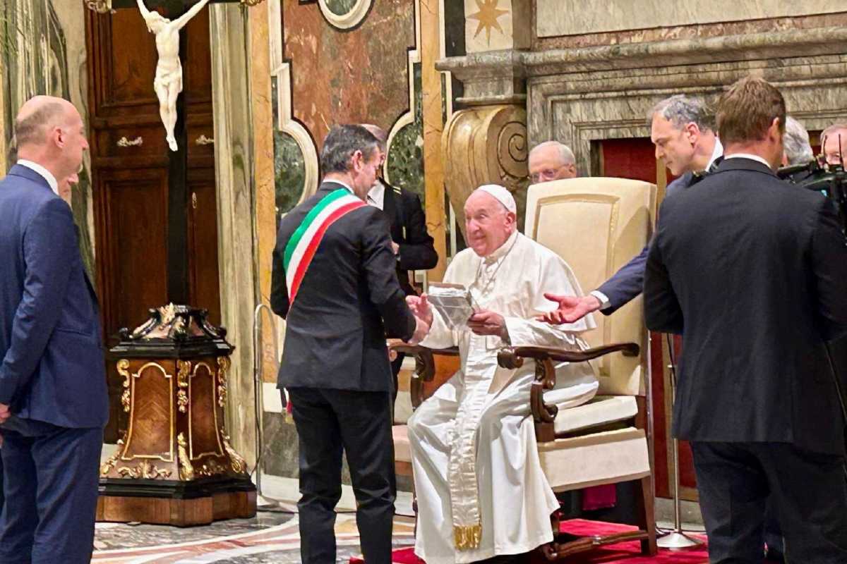 Il-Sindaco-Massimo-Zedda-in-udienza-da-Papa-Francesco