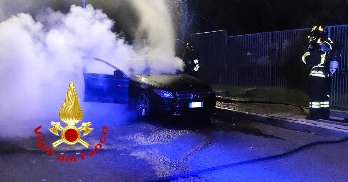 auto-incendiata
