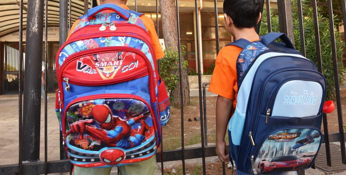 bambini-fuori-da-scuola-