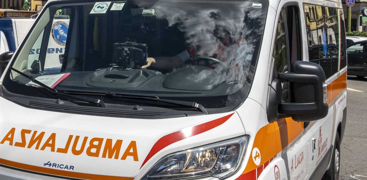 ambulanza-frontale-auto