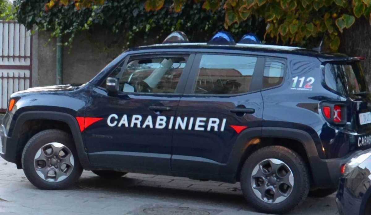 auto-carabinieri-cancello-