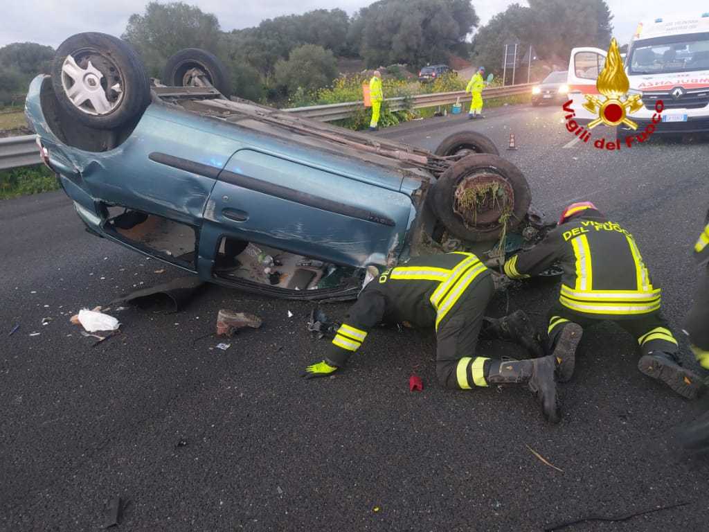 incidente-131-clio-ribaltata