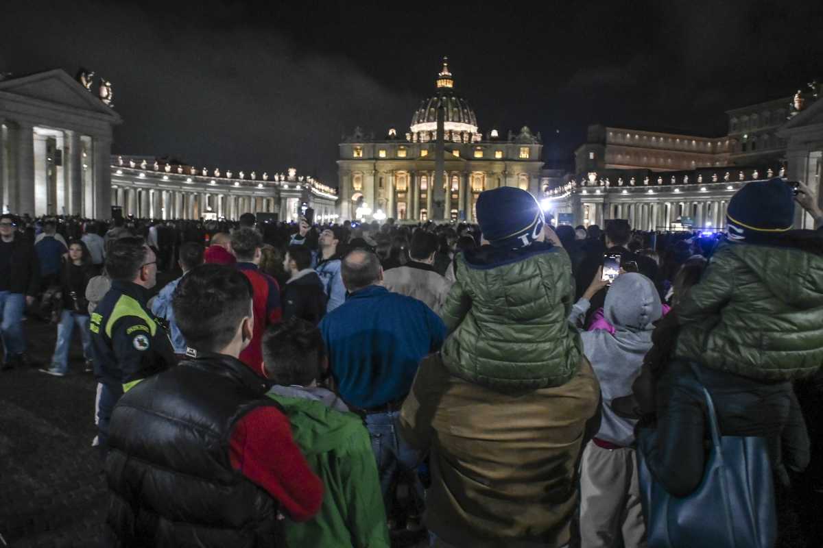 fedeli-in-piazza-san-pietro