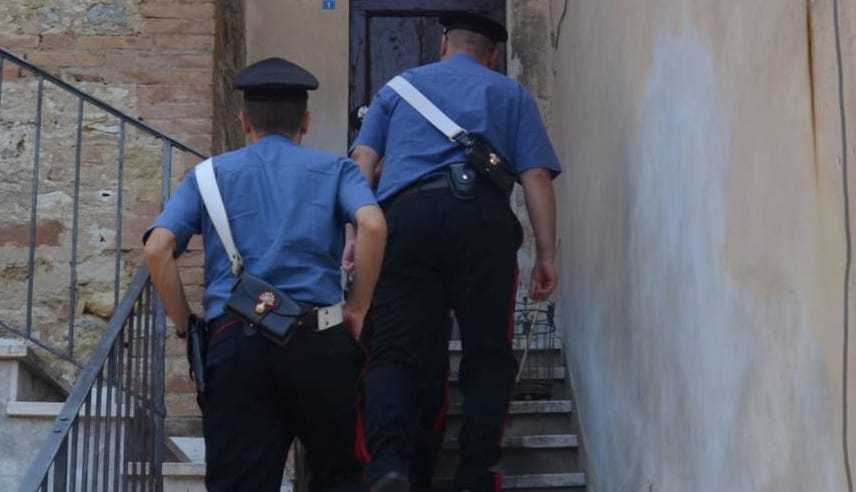 carabinieri-su-scala