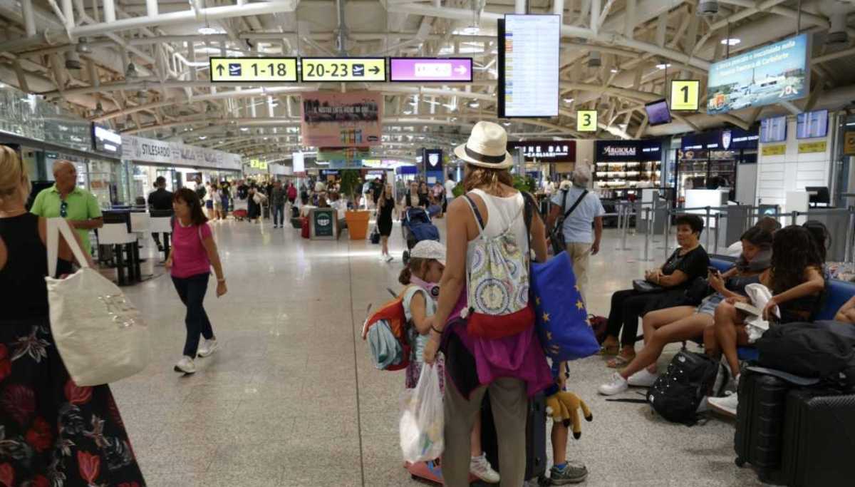 aeroporto-elmas-passeggeri-estate