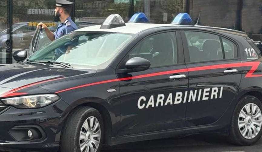 ingresso-locale-carabinieri