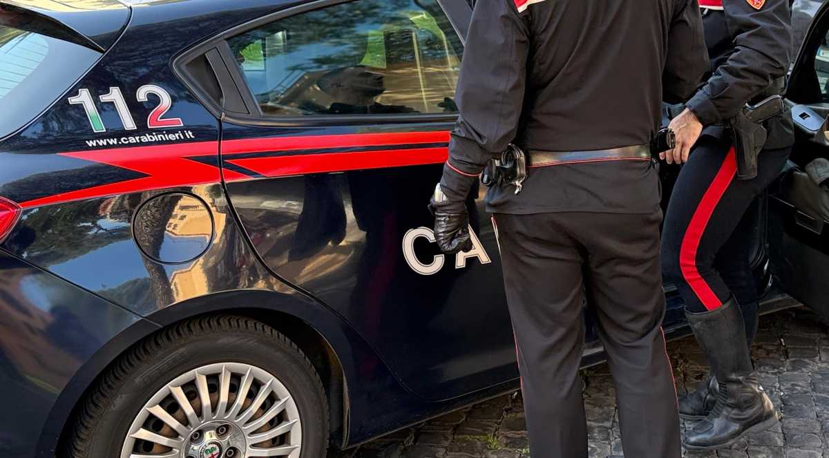 dettaglio-carabinieri-di-spalle
