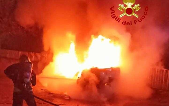 INCENDIO-AUTO-NUORO